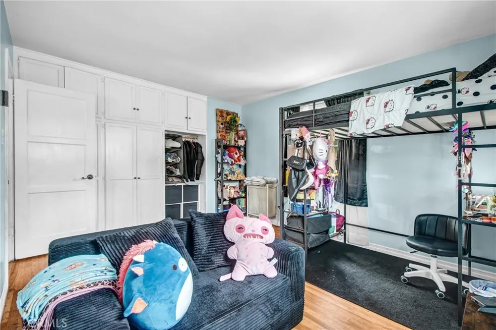 8645 Wakefield Panorama City, CA 91402