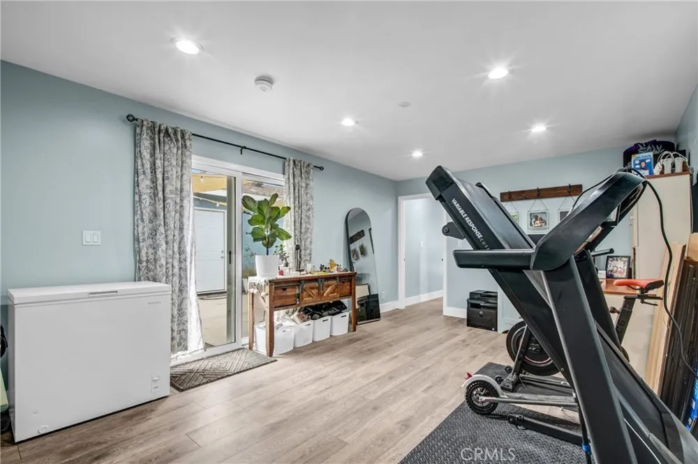 8645 Wakefield Panorama City, CA 91402