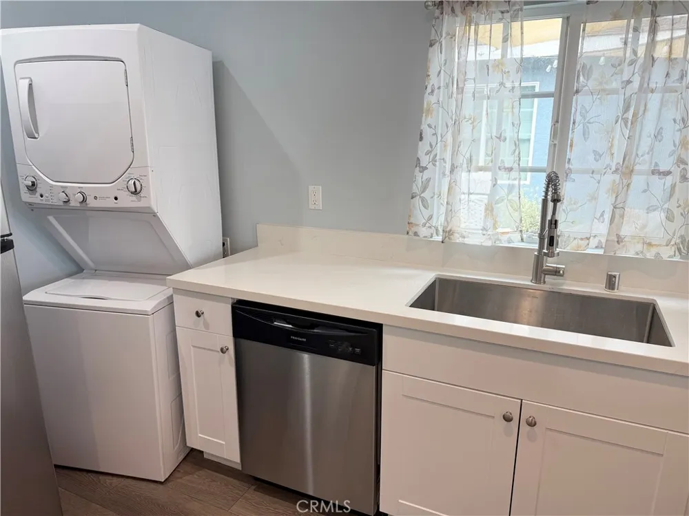 8645 Wakefield Panorama City, CA 91402