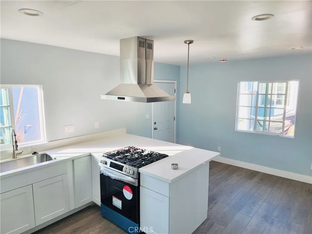 8645 Wakefield Panorama City, CA 91402