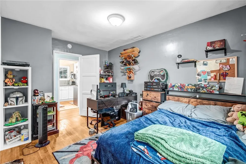8645 Wakefield Panorama City, CA 91402