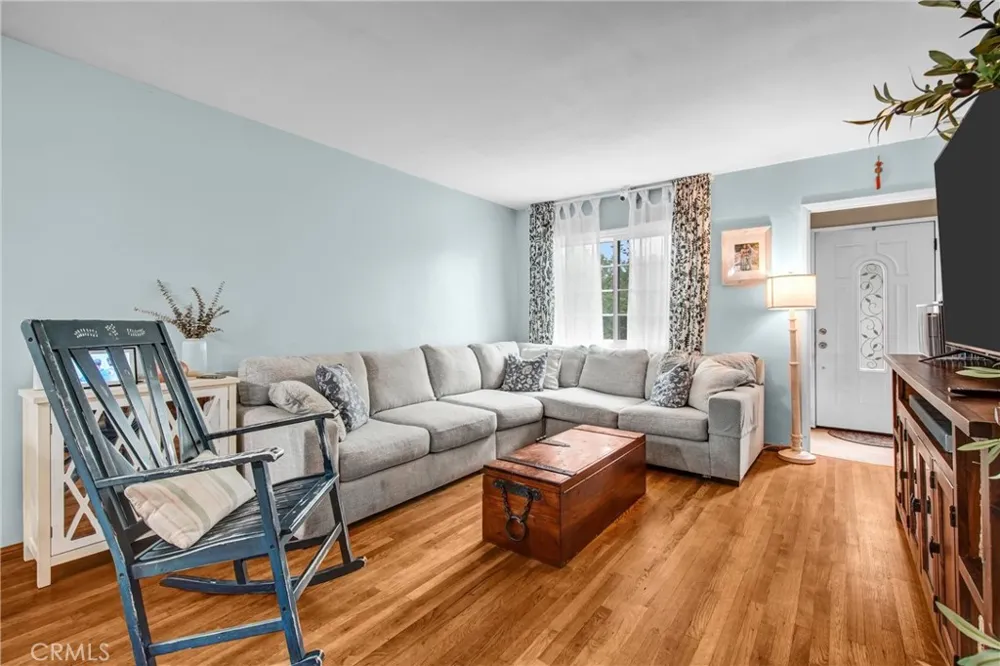 8645 Wakefield Panorama City, CA 91402
