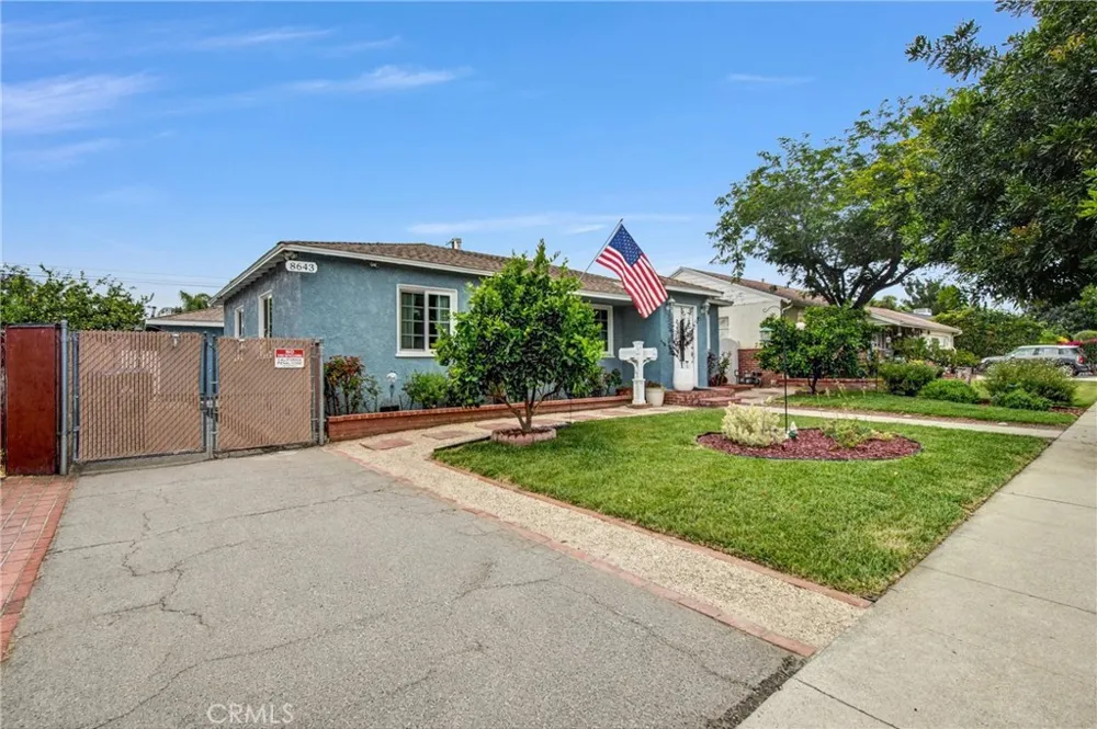 8645 Wakefield Panorama City, CA 91402