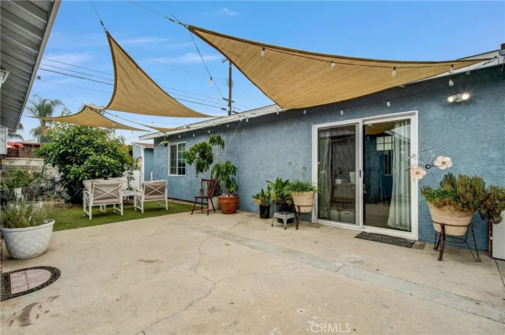 8645 Wakefield Panorama City, CA 91402