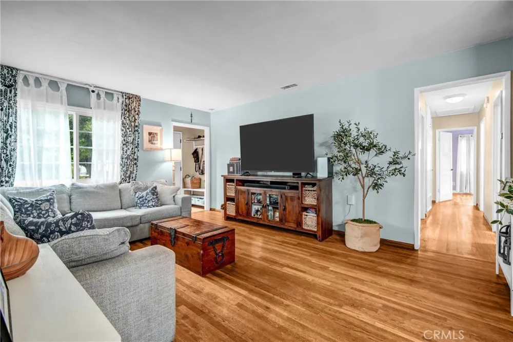 8645 Wakefield Panorama City, CA 91402
