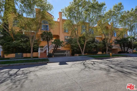 11112 La Maida Street #14