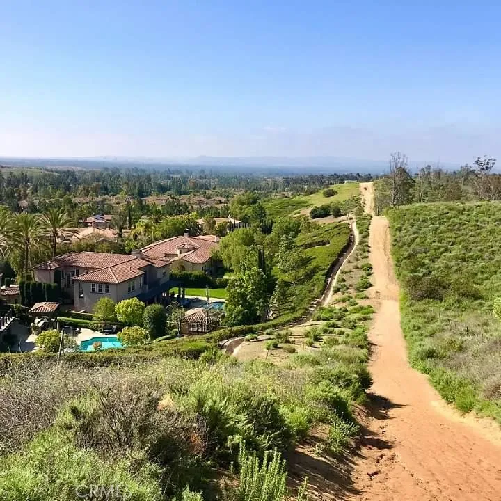 2564 NEWMAN AVENUE Tustin, CA 92782