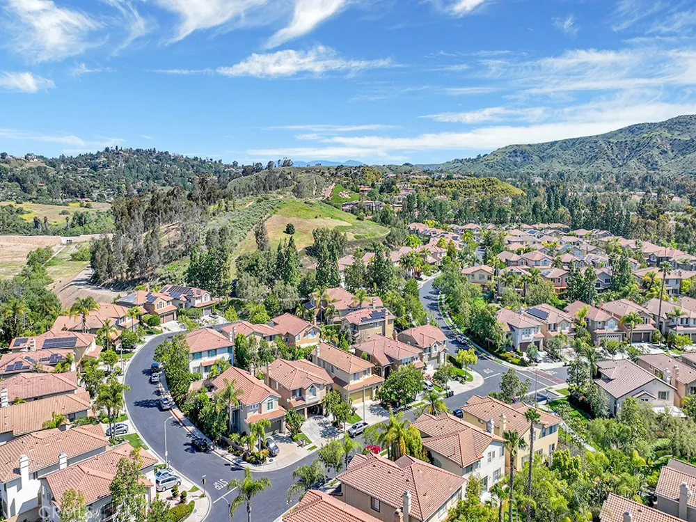 2564 NEWMAN AVENUE Tustin, CA 92782