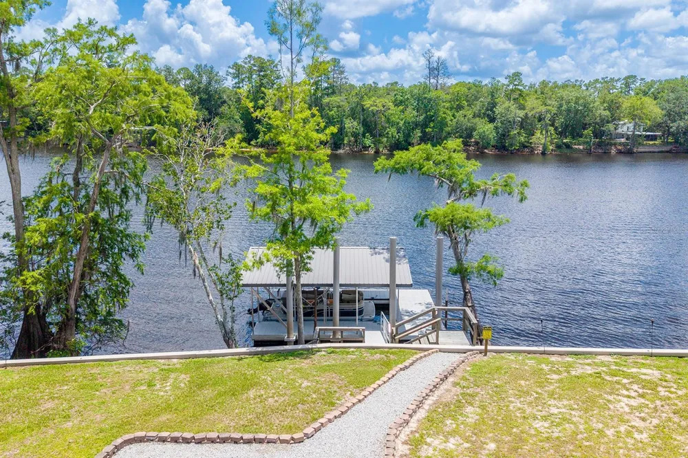8213 RIVERVIEW ROAD Fanning Springs, FL 32693
