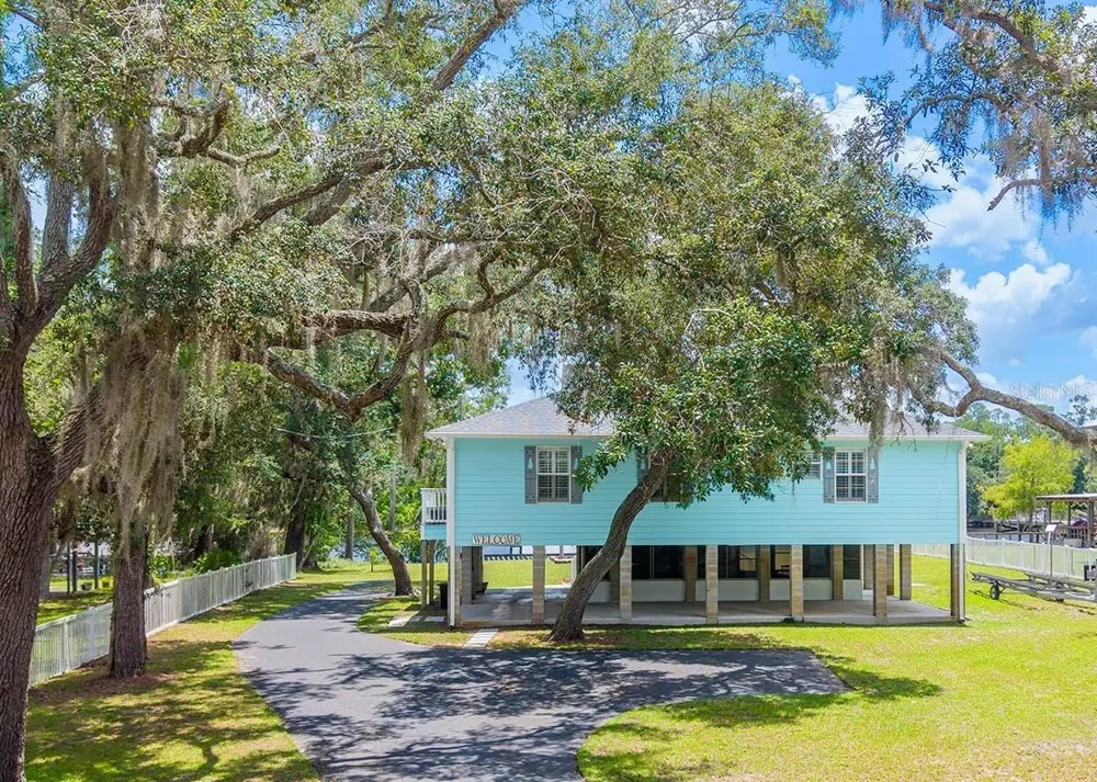 8213 RIVERVIEW ROAD Fanning Springs, FL 32693