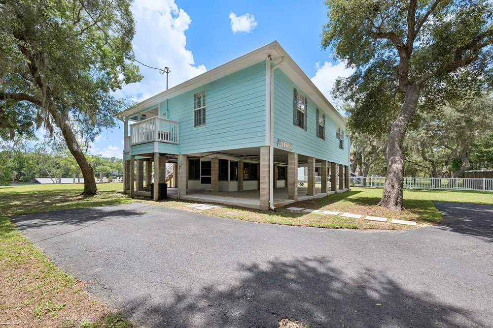 8213 RIVERVIEW ROAD Fanning Springs, FL 32693