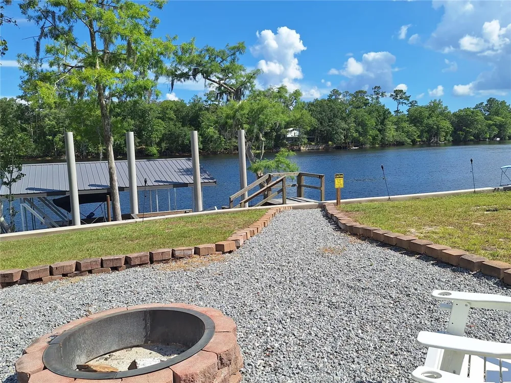 8213 RIVERVIEW ROAD Fanning Springs, FL 32693