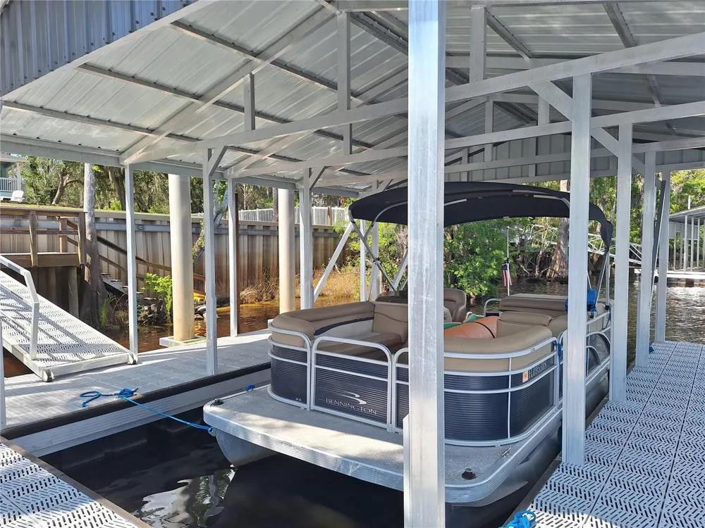 8213 RIVERVIEW ROAD Fanning Springs, FL 32693
