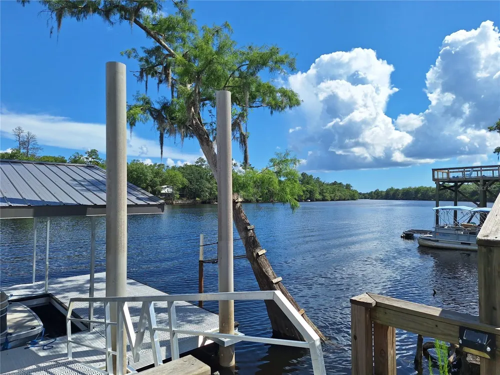 8213 RIVERVIEW ROAD Fanning Springs, FL 32693