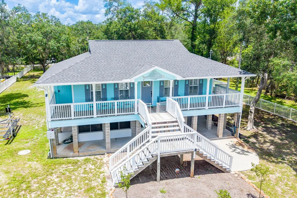 8213 RIVERVIEW ROAD Fanning Springs, FL 32693