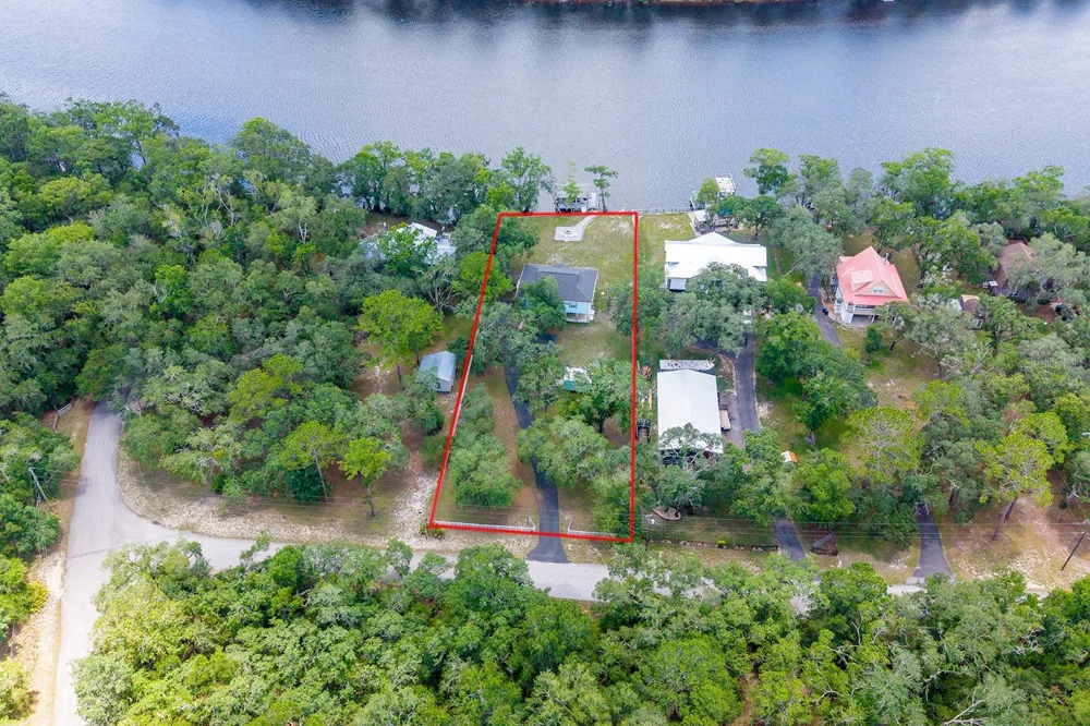 8213 RIVERVIEW ROAD Fanning Springs, FL 32693