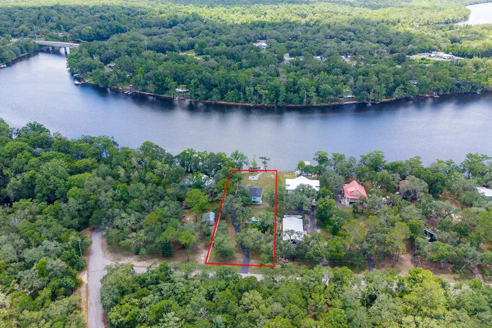 8213 RIVERVIEW ROAD Fanning Springs, FL 32693