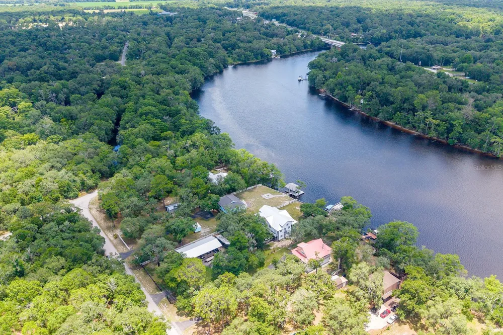 8213 RIVERVIEW ROAD Fanning Springs, FL 32693