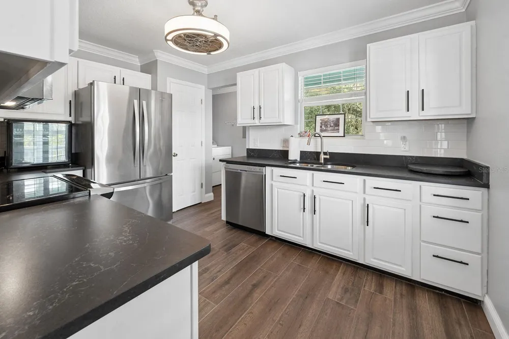8213 RIVERVIEW ROAD Fanning Springs, FL 32693