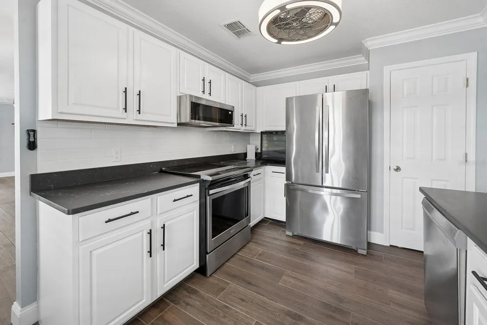 8213 RIVERVIEW ROAD Fanning Springs, FL 32693