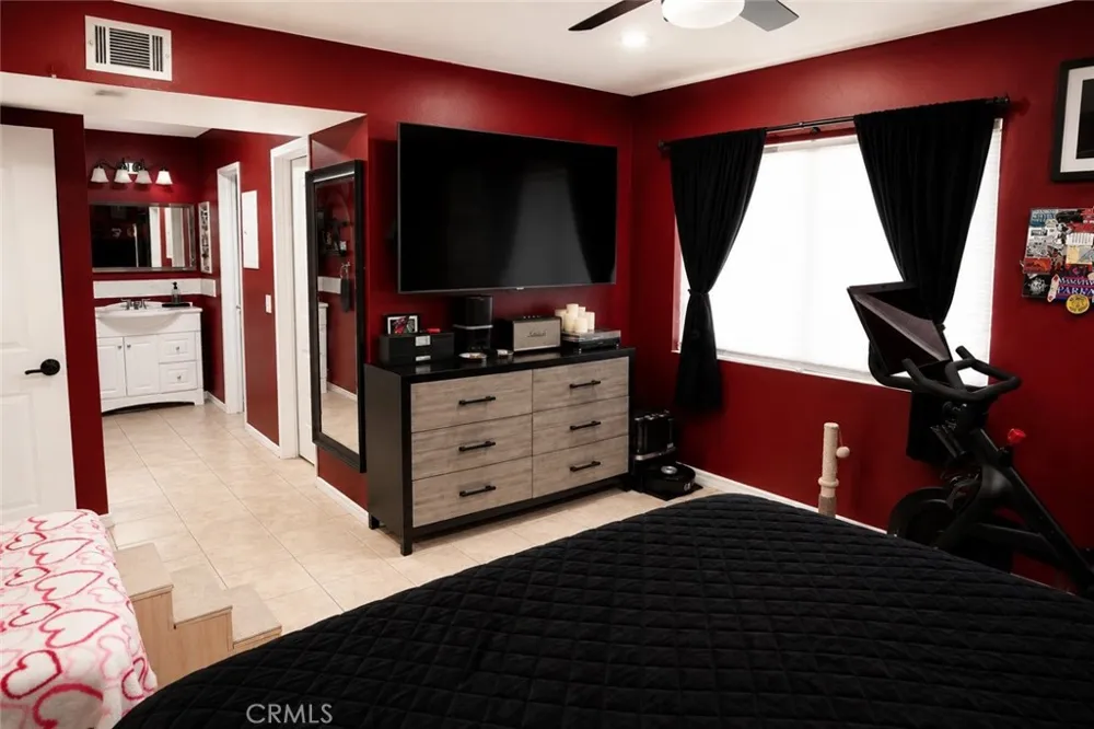33 Town And Country Pomona, CA 91766