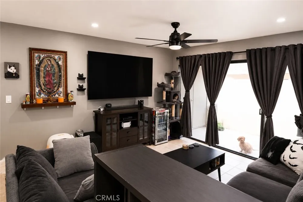 33 Town And Country Pomona, CA 91766
