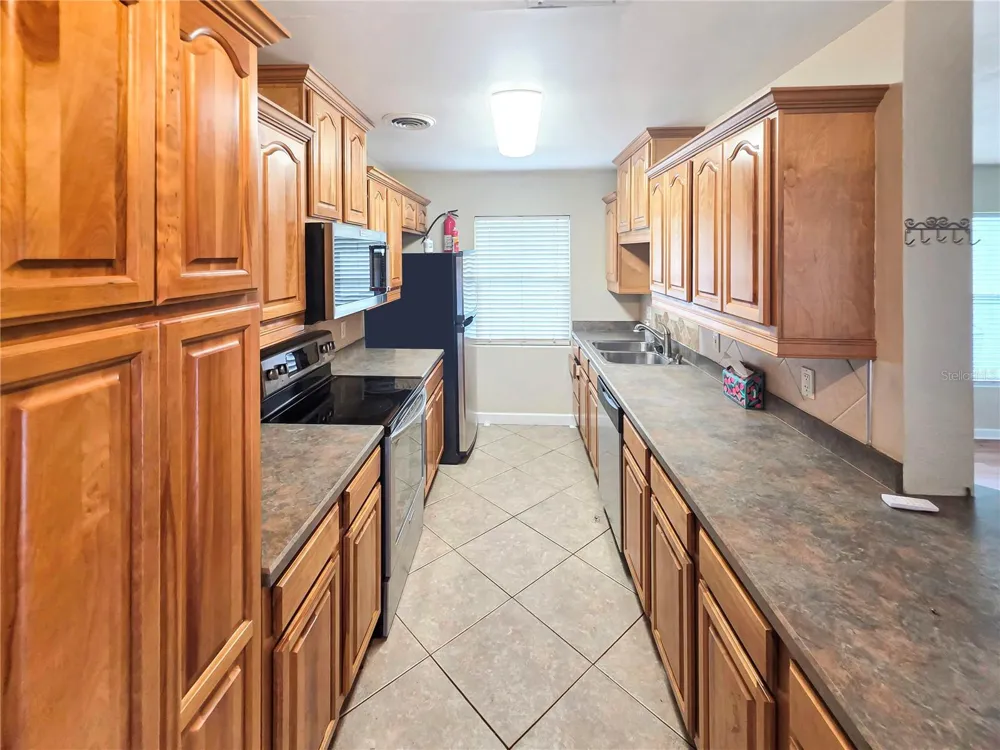 5117 LAKE HOWELL ROAD Winter Park, FL 32792