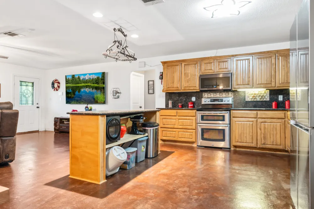 6338 Fm 933 Blum, TX 76627