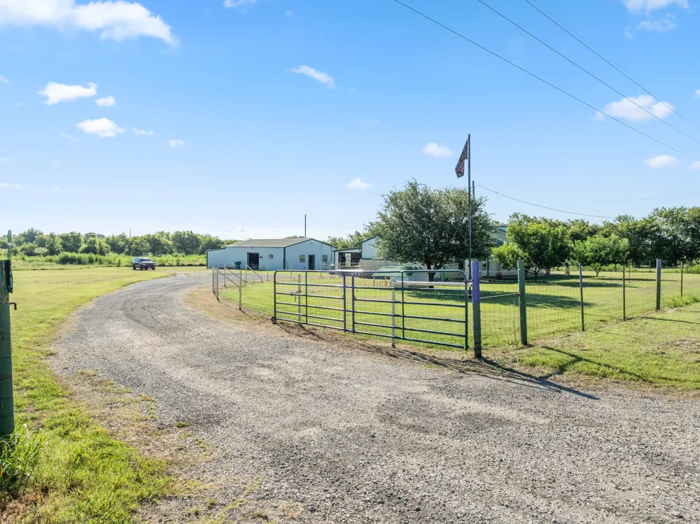 6338 Fm 933 Blum, TX 76627
