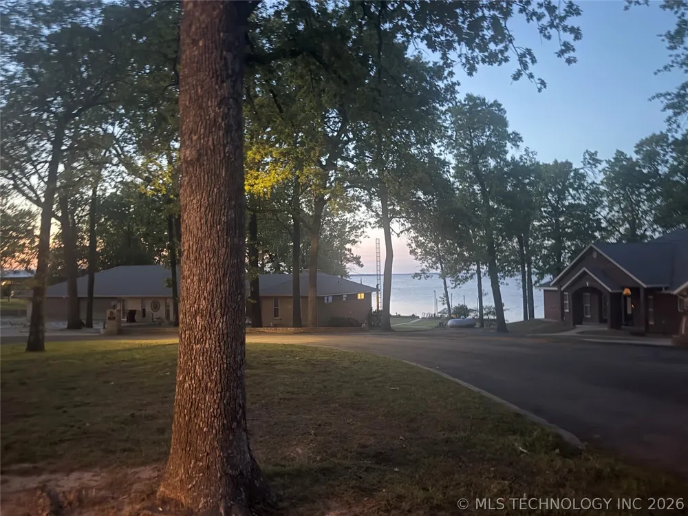 2087 E McGill Circle Eufaula, OK 74432