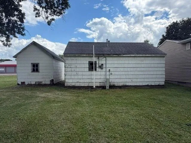 522 E 2nd Street Truman, MN 56088
