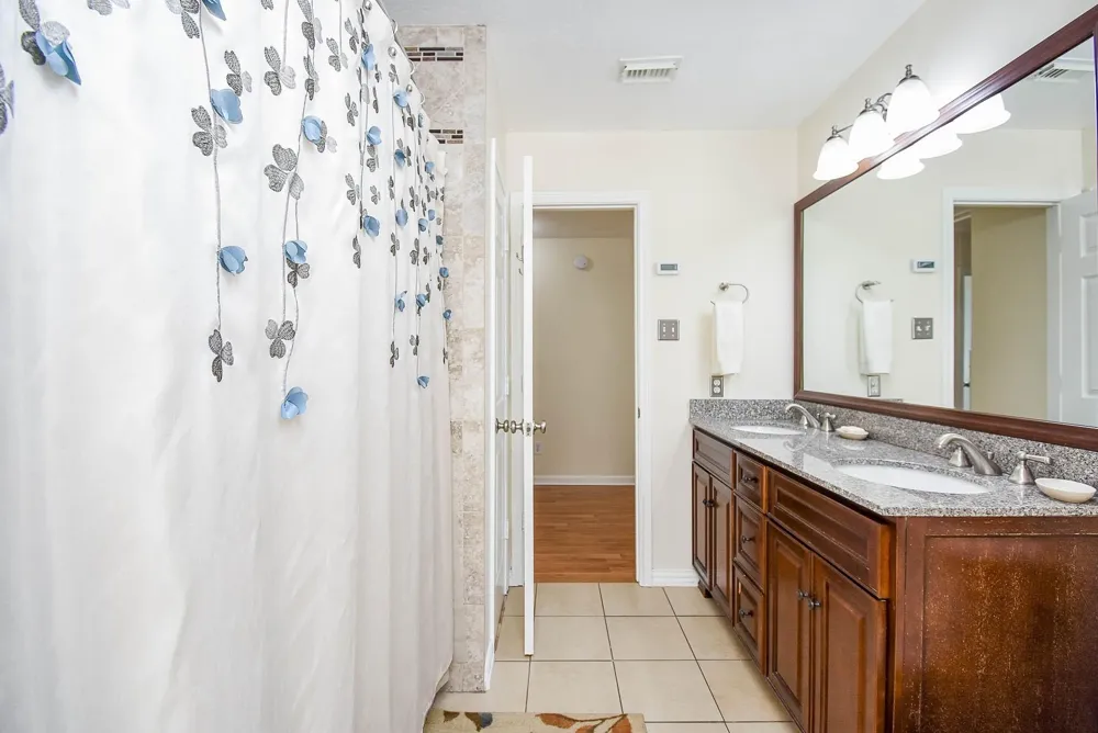 15611 Oakworth Court Sugar Land, TX 77498