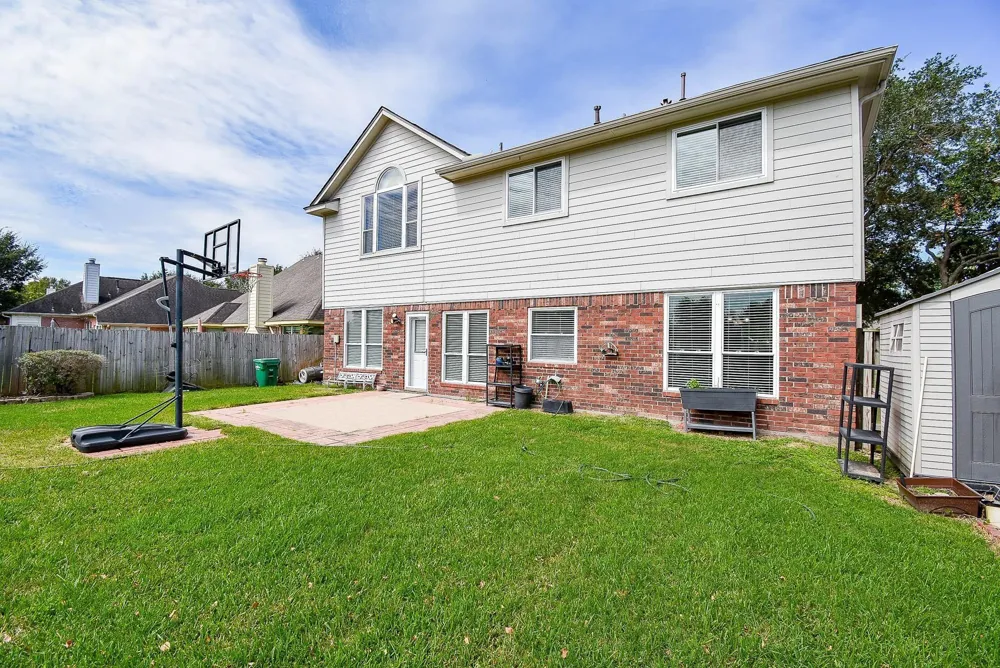 15611 Oakworth Court Sugar Land, TX 77498