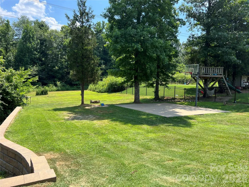 1106 Brookdale Lane Stanley, NC 28164