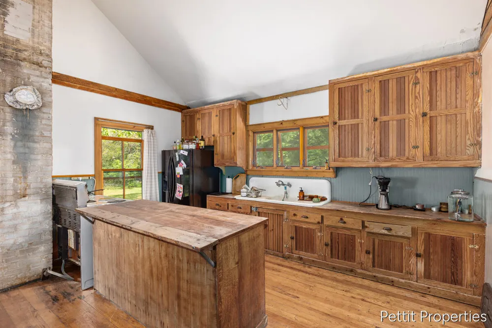 1857 Simonelli Road Laketon Township, MI 49445