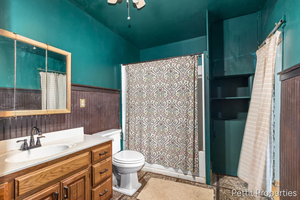 1857 Simonelli Road Laketon Township, MI 49445
