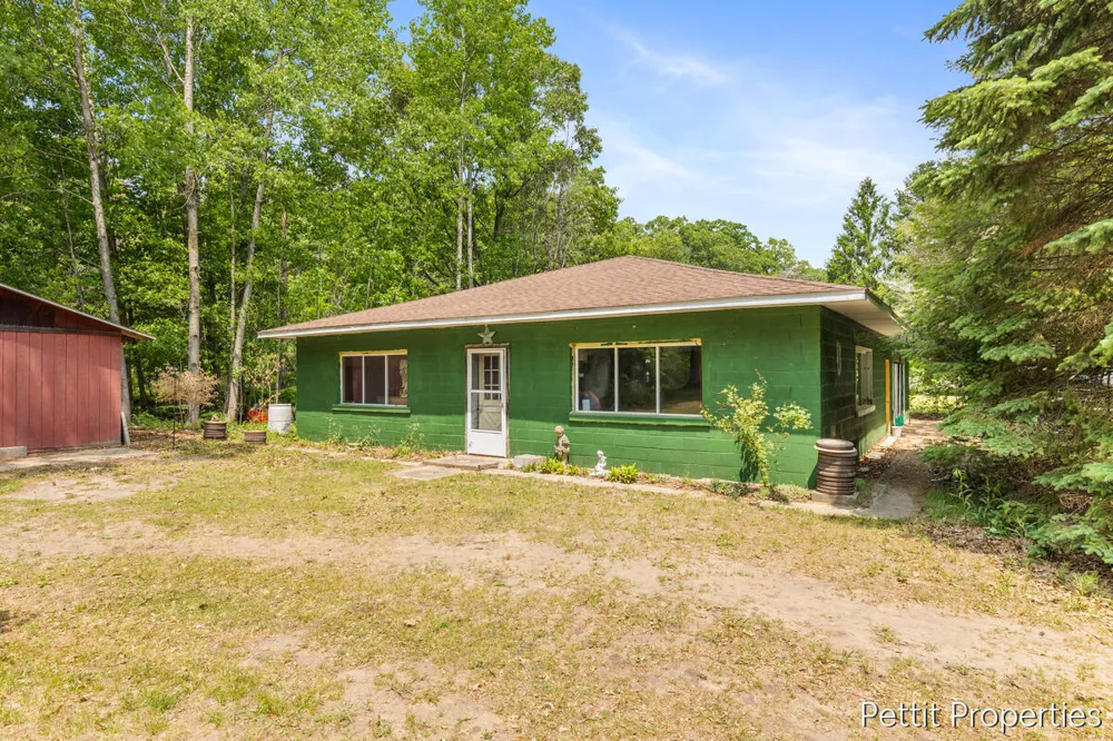 1857 Simonelli Road Laketon Township, MI 49445