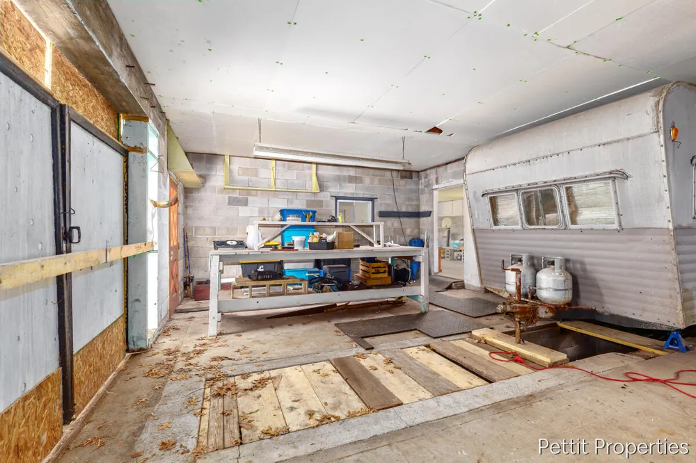 1857 Simonelli Road Laketon Township, MI 49445