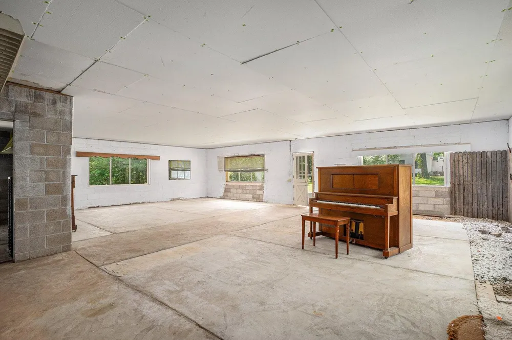 1857 Simonelli Road Laketon Township, MI 49445