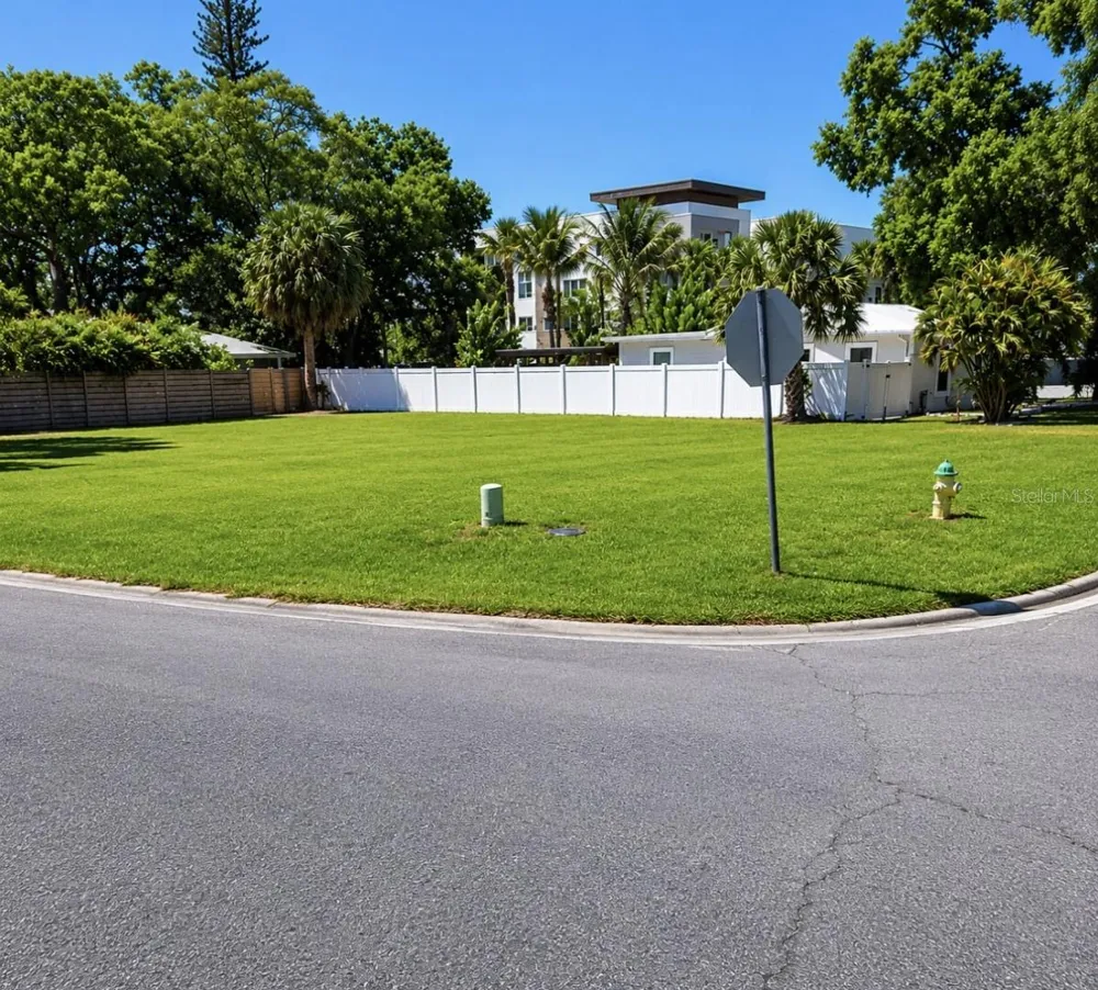 336 LIME AVENUE Sarasota, FL 34237