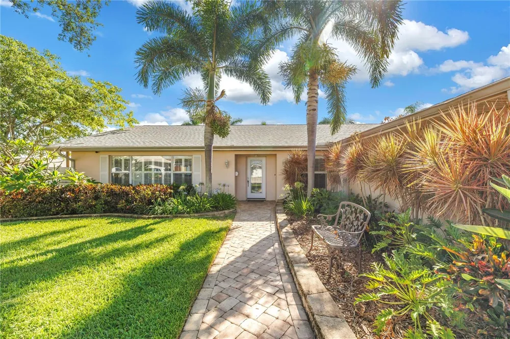 1820 TANGLEWOOD DRIVE NE St Petersburg, FL 33702