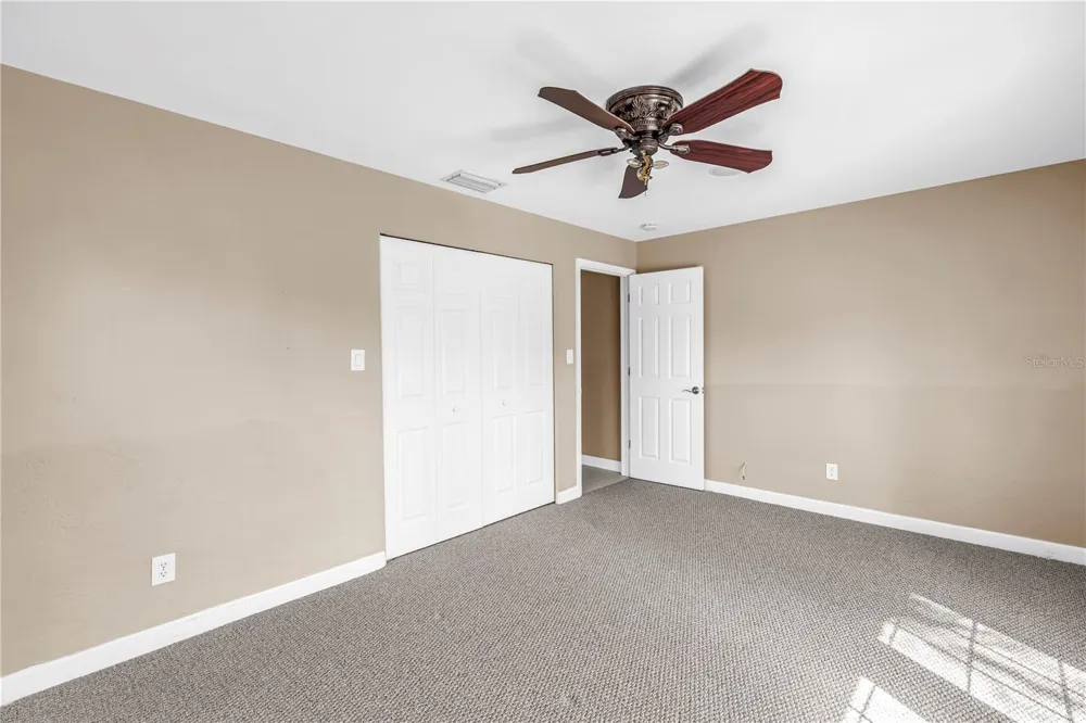 1820 TANGLEWOOD DRIVE NE St Petersburg, FL 33702