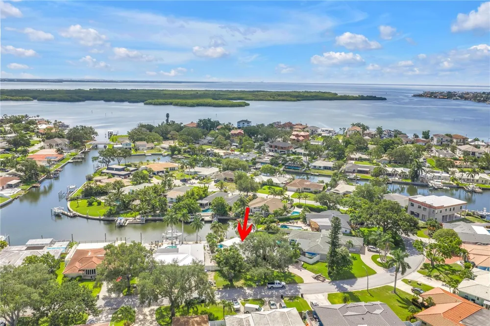 1820 TANGLEWOOD DRIVE NE St Petersburg, FL 33702