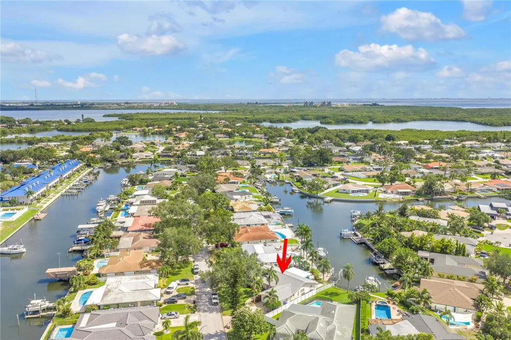 1820 TANGLEWOOD DRIVE NE St Petersburg, FL 33702