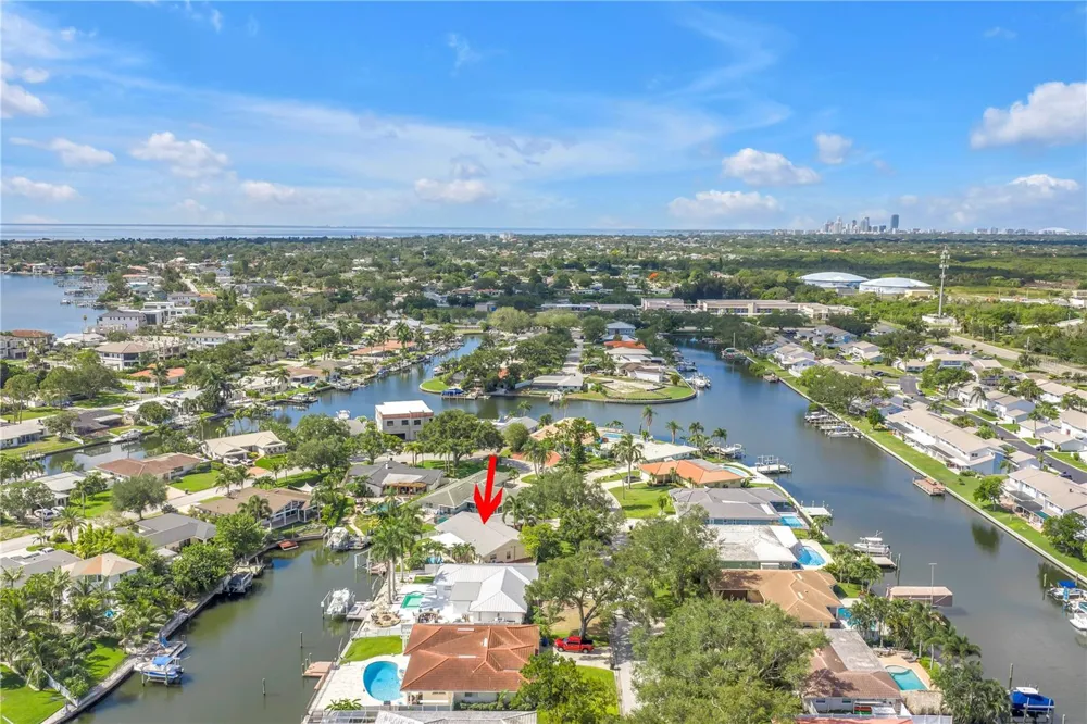 1820 TANGLEWOOD DRIVE NE St Petersburg, FL 33702