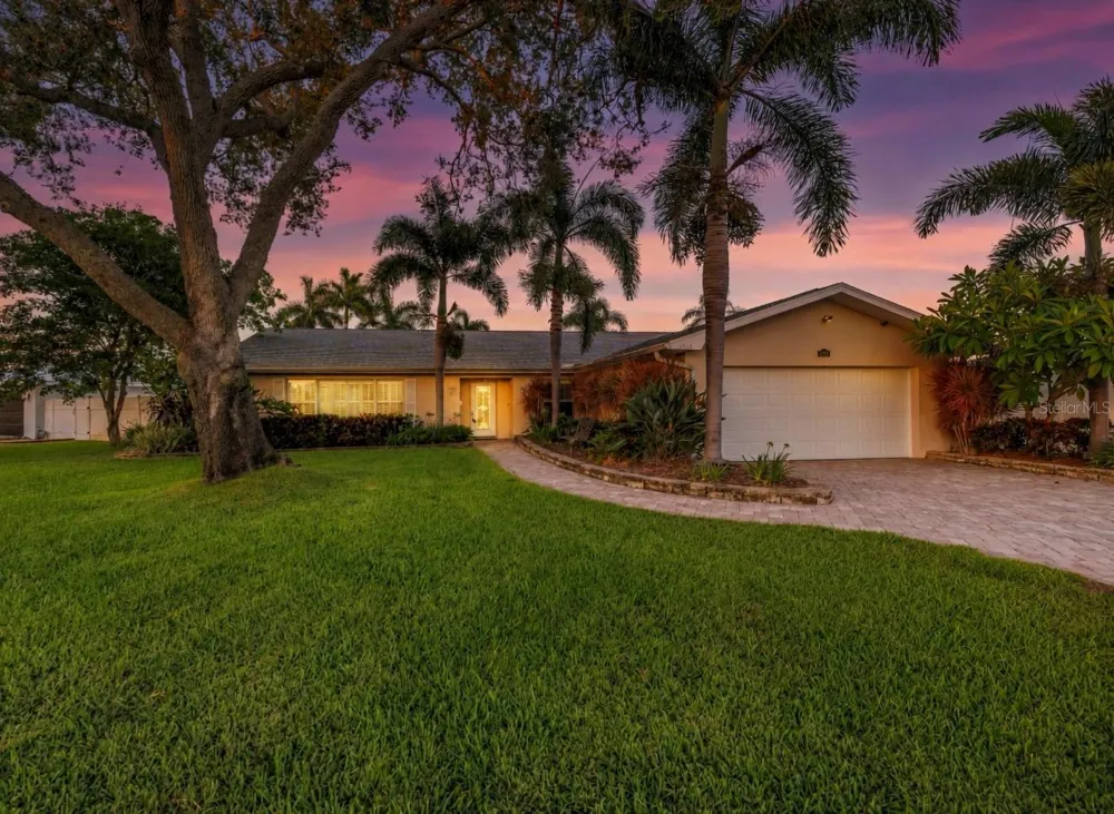 1820 TANGLEWOOD DRIVE NE St Petersburg, FL 33702