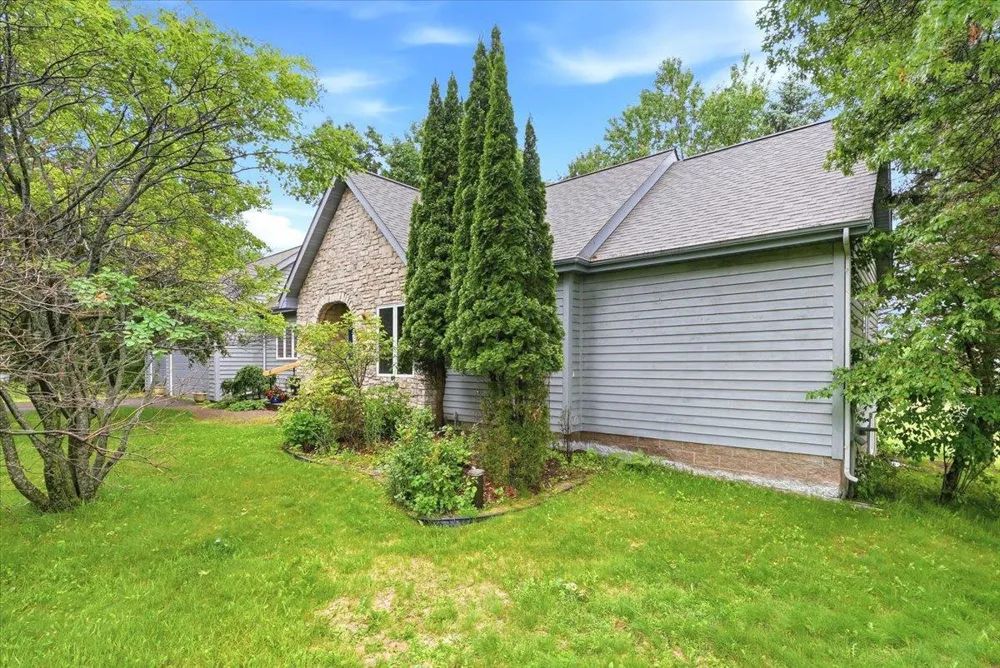 481 Sleepy Hollow Drive Roberts, WI 54023