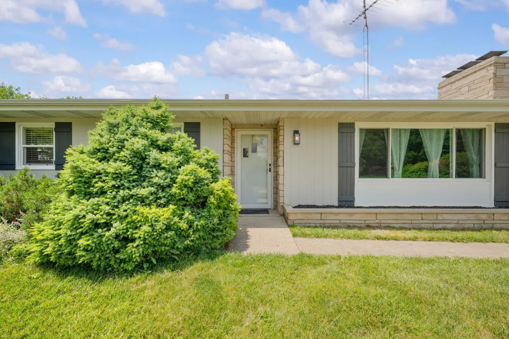 8956 Maplewood Drive Berrien Springs, MI 49103