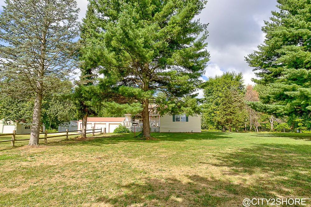 9905 52nd Ave Allendale, MI 49401