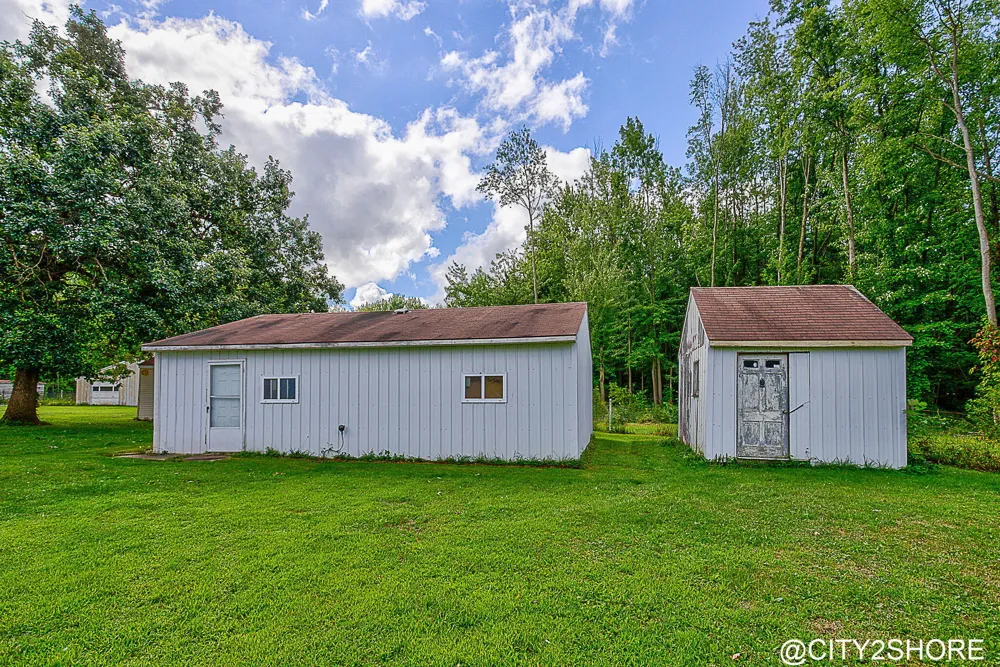 9905 52nd Ave Allendale, MI 49401